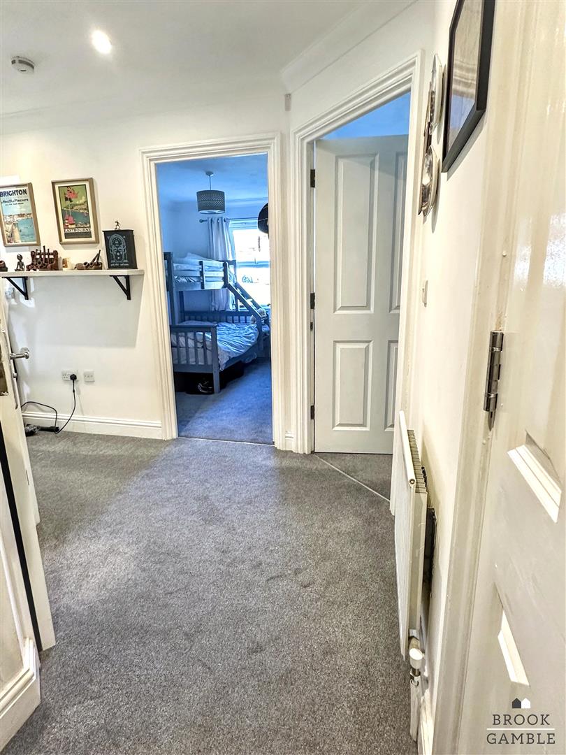2 Bedroom Flat/Apartment. St. Annes Road in Eastbourne,  12